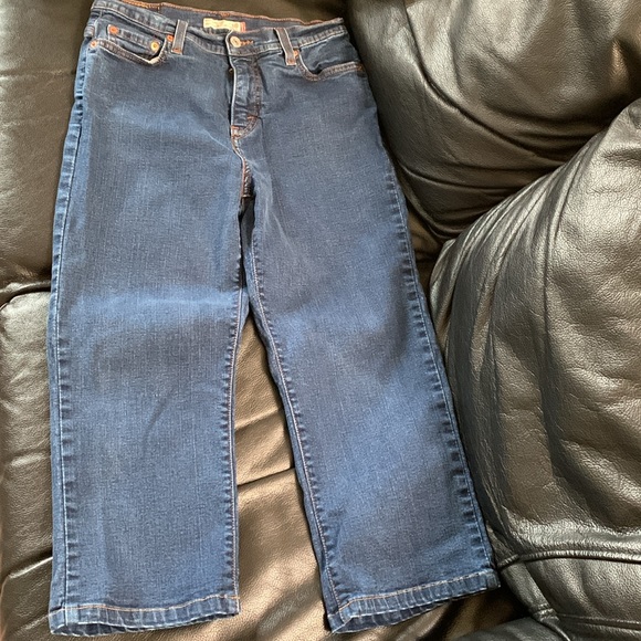 Levi’s Women’s Denim Capris, Size 6 - Picture 5 of 6